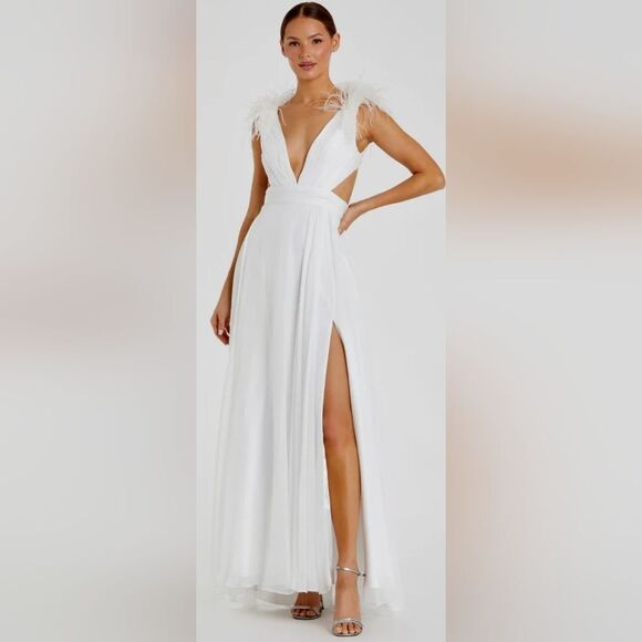 Mac Duggal 68113 Plunge Ostrich Feather A Line Gown NWT Size 10 White - Picture 1 of 7